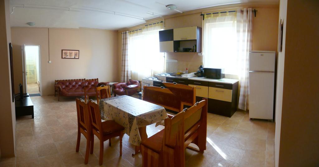 Orchidea Apartman Tata Cameră foto