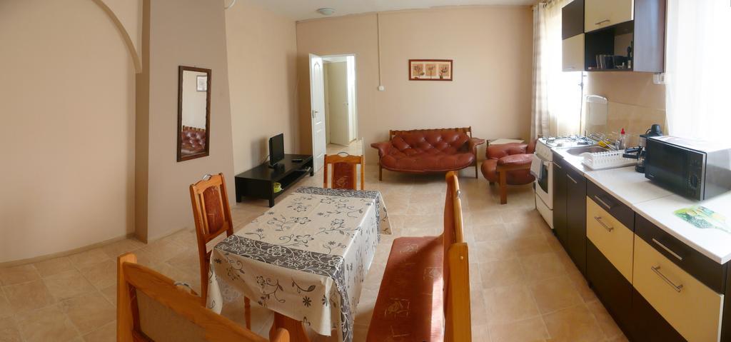 Orchidea Apartman Tata Cameră foto